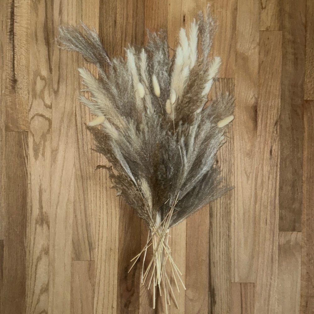 58 pc. Feather decor